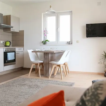 Insula Apartment *