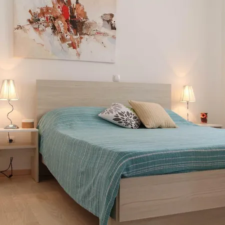 Insula Apartment *