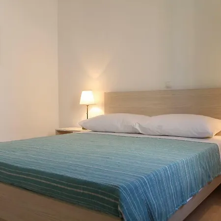 Insula Apartment *